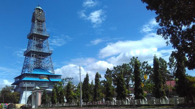 Menara Eiffel Ala Gorontalo Terbengkalai Kini Jadi Tempat Bermain Burung Walet Regional Liputan6 Com