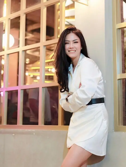 <p>Nita Gunawan pun mempertanyakan seberapa mirip dirinya dengan Agnez Mo kepada Deddy Corbuzier. Menurut Deddy, hal yang paling membuat Nita mirip dengan Agnez adalah saat dia tertawa. (Instagram/nitagunawan09)</p>
