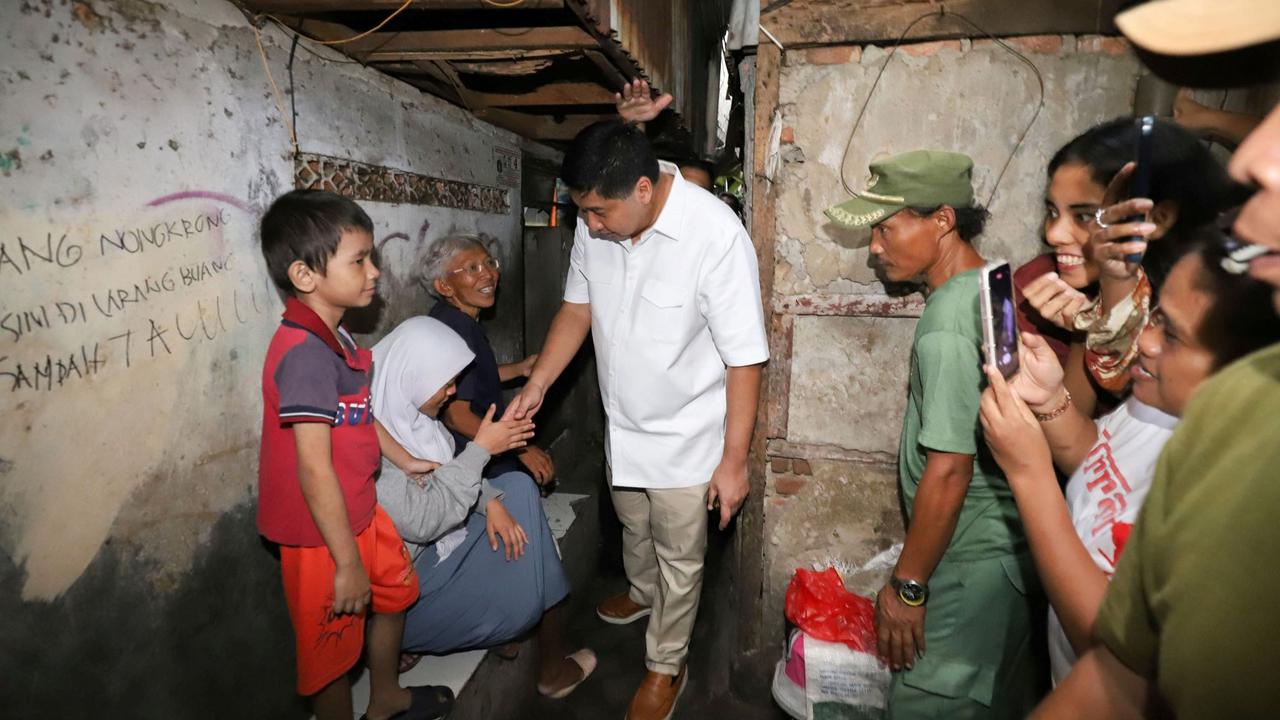 Menteri PKP Maruarar Sirait tinjau rumah Nenek Hasna