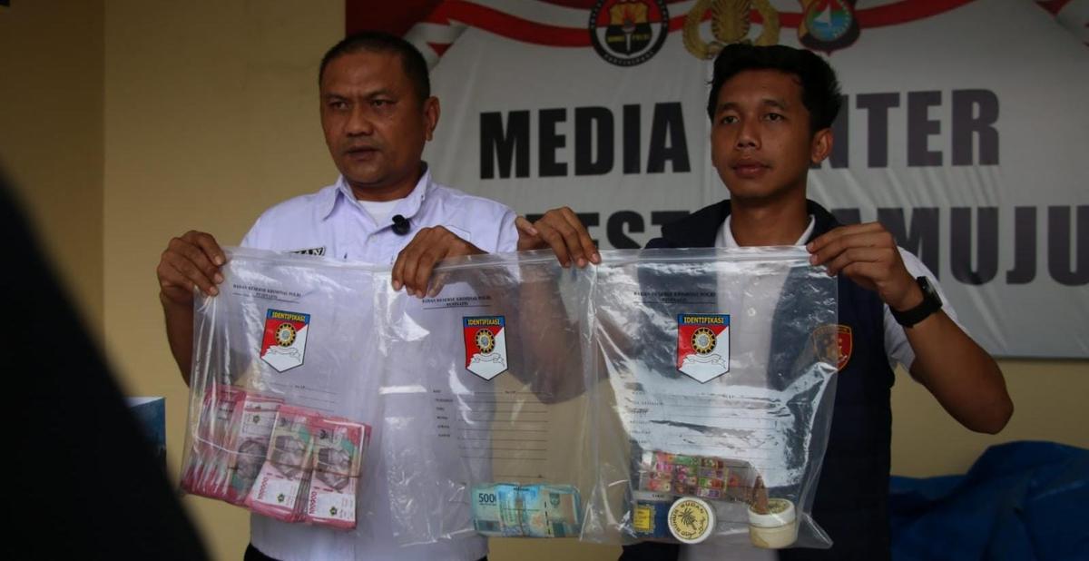 Barang bukti kasus dukun pengganda uang di Mamuju.