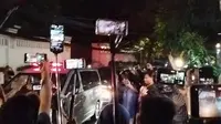 Suasana Kedatangan Jenazah Titiek Puspa di Rumah Duka