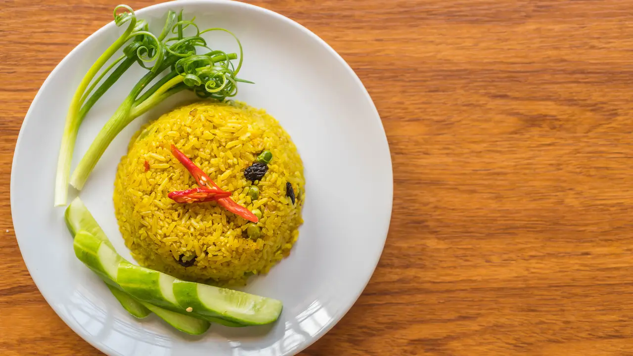 Ilustrasi nasi kuning