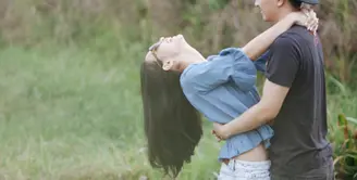 Setelah resmi menikah pada 1 Oktober 2015, Chelsea Olivia dan Glenn Alinskie pun pergi ke Bali untuk berbulan madu. (via instagram/@glennalinskie)