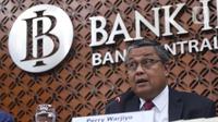 Gubernur Bank Indonesia Perry Warjiyo menyampaikan hasil Rapat Dewan Gubernur (RGD) Bank Indonesia di Jakarta, Kamis (19/12/2019). RDG tersebut, BI memutuskan untuk tetap mempertahankan suku bunga acuan 7 Days Reverse Repo Rate (7DRRR) sebesar 5 persen. (Liputan6.com/Angga Yuniar)