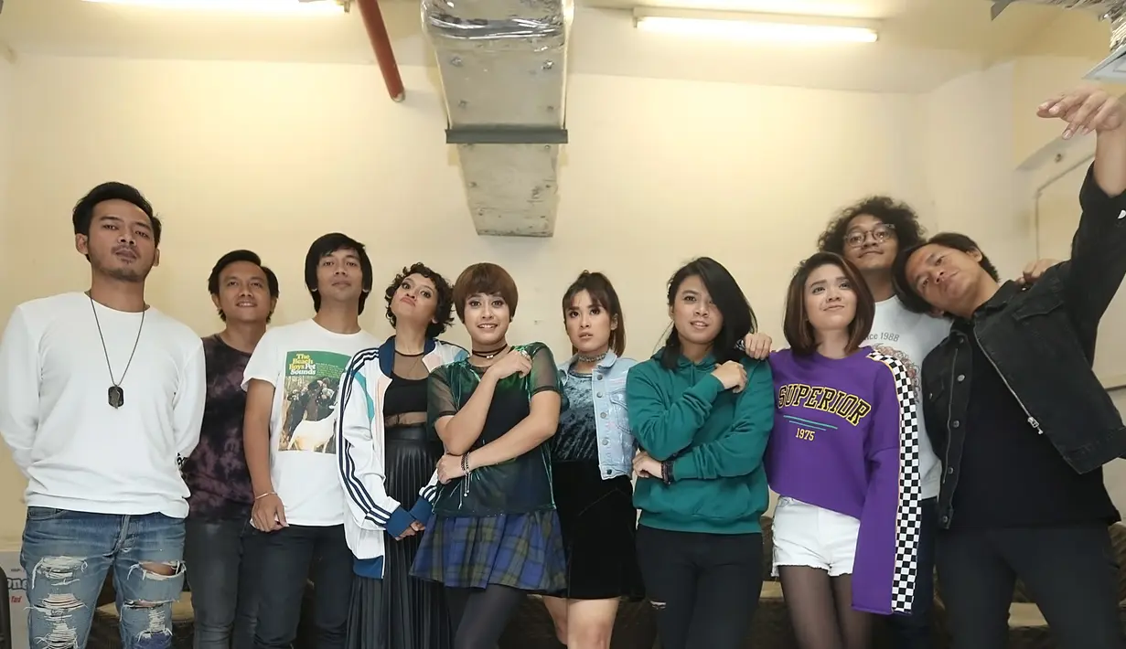 Grup musik d'Masiv baru saja menjadi salah satu pengisi acara Ngintip bersama Musica. Jumat (19/1/2018) acara di gelar di Summarecon Mall Bekasi, Jawa Barat. (Bambang E Ros/Bintang.com)