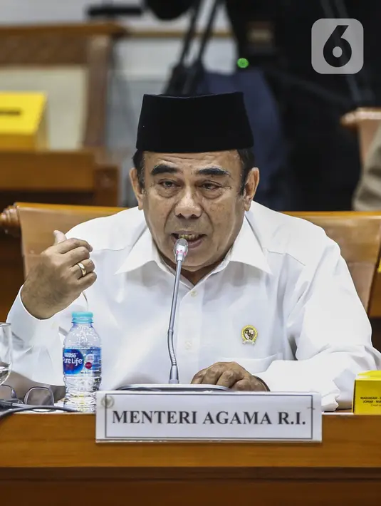 Menteri Agama Fachrul Razi saat Rapat Kerja dengan Komisi VIII DPR di Jakarta, Selasa (8/9/2020). Fachrul Razi menyatakan tidak tahu jika pernyataannya soal radikalisme masuk masjid melalui anak muda yang menguasai bahasa Arab dan good looking akan menjadi konsumsi publik. (Liputan6.com/Johan Tallo)
