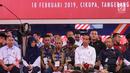 Presiden Jokowi menghadiri acara Pelepasan Kontainer Ekspor Mayora di pabrik Mayora di Cikupa Tangerang, Senin (18/2). Jokowi resmi melepas kontainer ekspor ke 250.000 ke Filipina dan memperingati HUT Mayora Group yang ke 42. (Liputan6.com/Fery Pradolo)