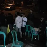 Beberapa pelawak tampak di rumah duka, Perumahan Golf mediterania Jl.Parahyangan No.72, Sentul City, Jawa Barat.