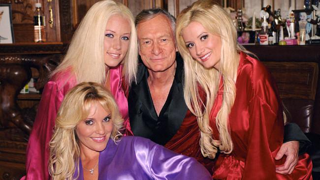 Hugh Hefner dalam acara Girls Next Door. (Sumber Playboy Enterprises/Elayne Lodge)