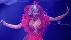 Penyanyi AS, Bebe Rexha saat tampil di panggung selama pertunjukan Z100 iHeartRadio Jingle Ball di Madison Square Garden di New York City (7/12). Bebe Rexha tampil seksi berbusana serba merah di panggung tersebut. (AFP Photo/Angela Weiss)