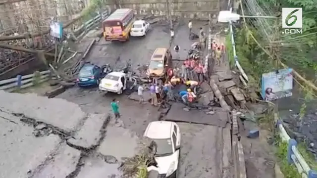 Sebuah jalan layang ambruk di Kalkuta. Akibatnya sejumlah orang yang cedera dilarikan ke rumah sakit.