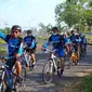 Komunitas Gowes Pancal Lavender di jalan kembar Bangkalan.