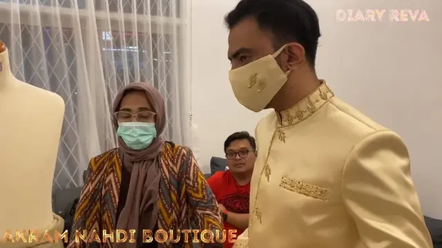 7 Potret Reza D'Academy Fitting Baju Pernikahan, Tampil Menawan