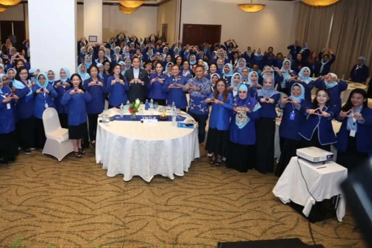 Ketua Umum Perempuan Demokrat Republik Indonesia (PDRI) Vitri C. Malarangeng melantk 267 pengurus periode 2024-2029 pada Kamis 19 September 2024.