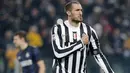 2. Giorgio Chiellini (Juventus) - Bek veteran berusia 36 tahun ini merupakan pilihan utama di lini belakang Si Nyonya Tua. Menjelma sebagai tembok kokoh Juventus ternyata Chiellini hanya berbandrol sebesar 7,7 juta euro saat Juve memboyongnya dari Fiorentina. (AFP/Marco Bertorello)