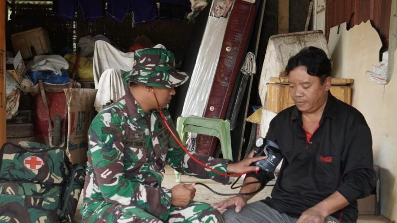 Unik! Satgas Pelayanan Kesehatan TMMD Gorontalo Sasar Warga Door-to-Door di Desa Tonala