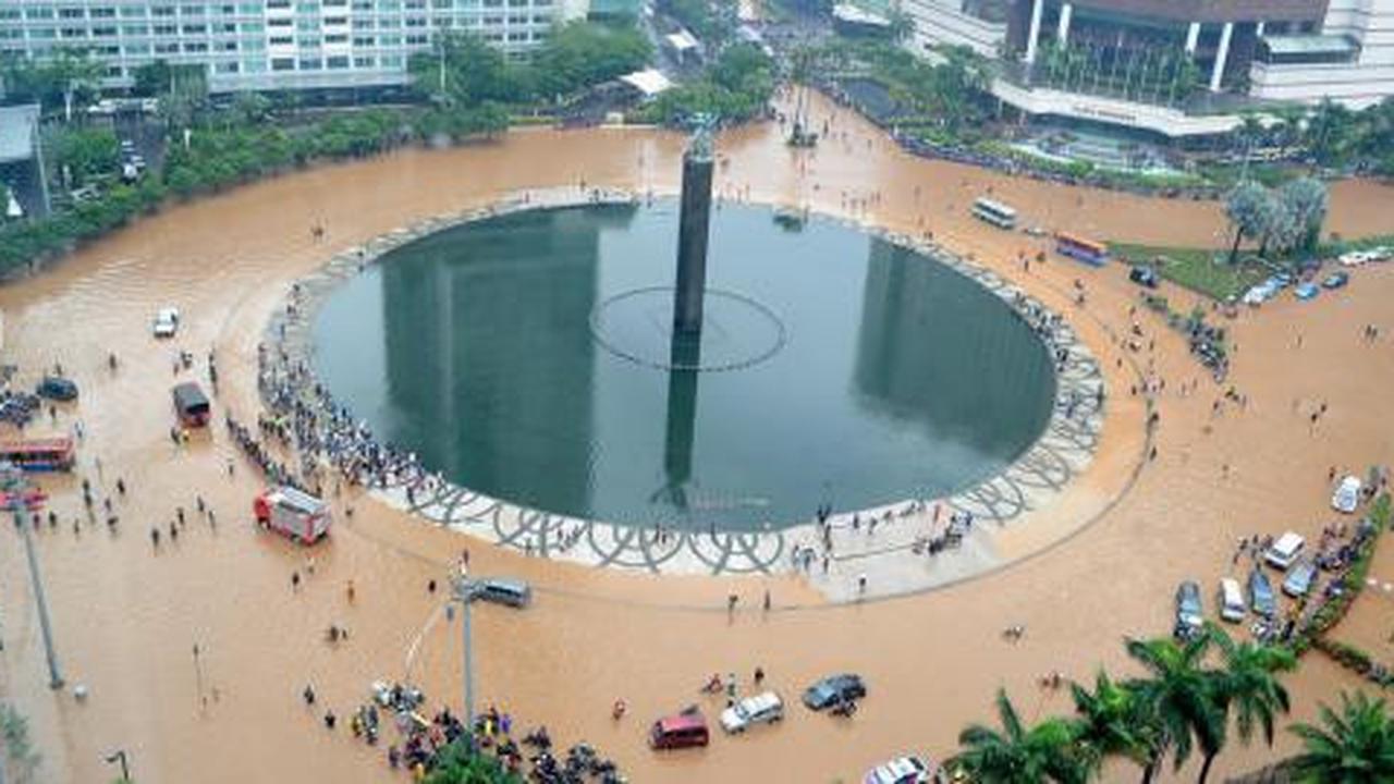 Polisi kerahkan ribuan personel atasi banjir Jakarta