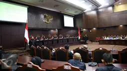 Sidang putusan yang digelar di gedung MK, Jakarta Pusat, Selasa (7/2), Mahkamah memutus hanya menerima permohonan pemohon terkait pasal 36 E ayat 1. (Liputan6.com/Johan Tallo)