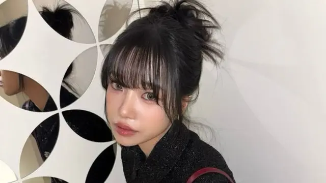 Potret Jo Yuri Eks IZ*ONE Pemeran Jung Hee di Squid Game 2 dengan Makeup Minimalis. (instagram/zo__glasss)