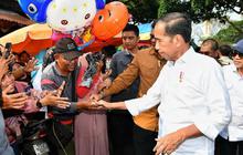 VIDEO: Celoteh Kocak Warga Saat Bertemu Jokowi di Tengah Pasar "Agnes Monica Mah Lewat"