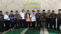 Dalam rangka silahturahmi, Hidayat Nur Wahid mengunjungi jamaah Masjid Mini Baitussalam Koramil 03/ Pasar Minggu, Jakarta Selatan. 