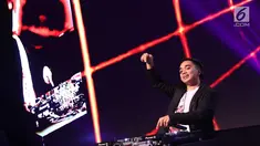Penampilan Dipha Barus menutup panggung XYZ Day Creator Award 2018  di Senayan City, Jakarta, Rabu (25/4). Tak ingin mengecewakan, Dipha Barus membayar kesetiaan pengunjung XYZ Day 2018 dengan penampilan yang memukau. (Liputan6.com/Immanuel Antonius)