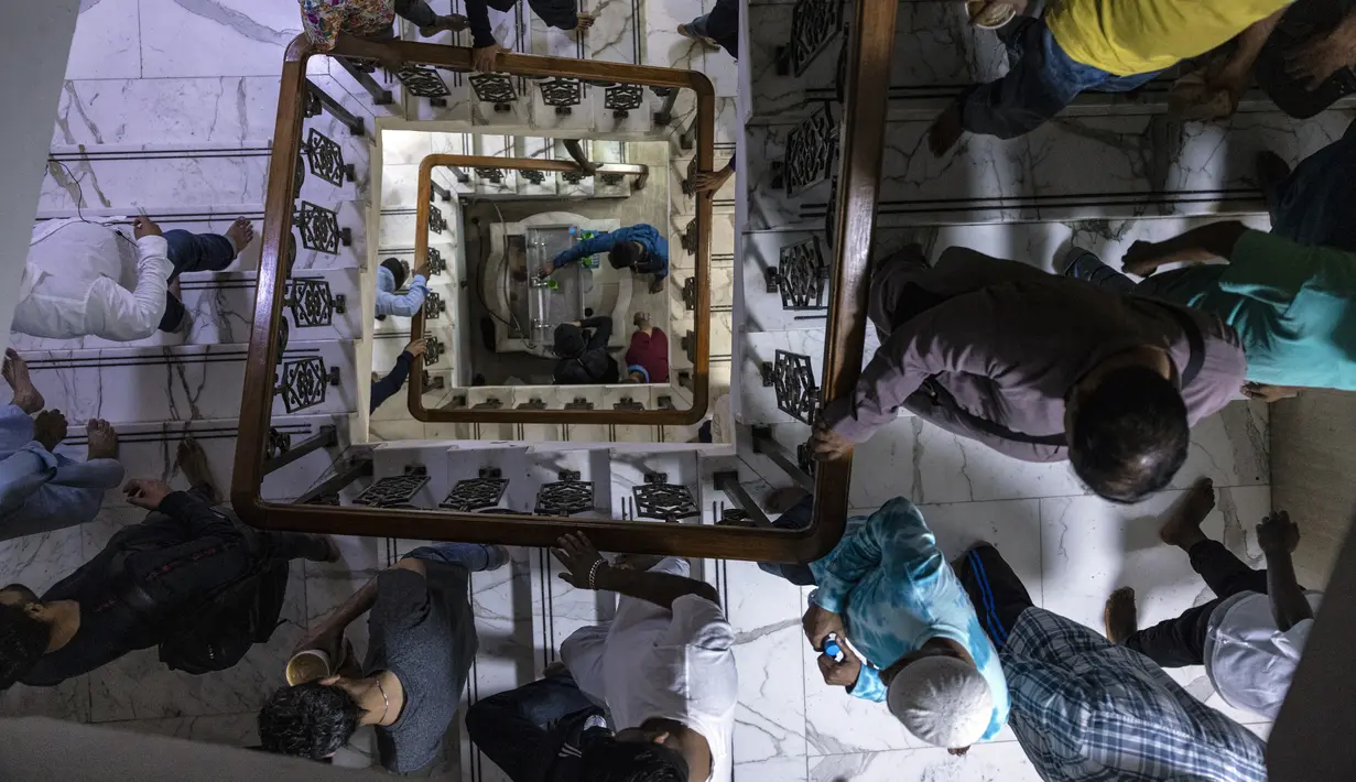 Hong Kong memiliki lima masjid besar, yaitu Masjid Kowloon, Masjid Al Ammar, Masjid Jamie, Masjid Chai Wan, dan Masjid Stanley, serta sejumlah musala di berbagai tempat. (AP Photo/Louise Delmotte)