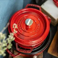 Temukan cara efektif membersihkan panci cast iron sesuai jenisnya agar tetap awet dan bersih. / Foto: Staud.id.