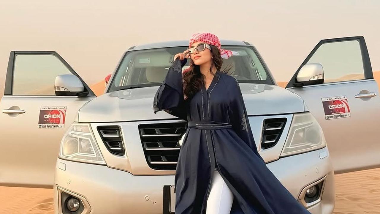 5 Potret Cantik Elegan Mayang Lucyana Adik Vanessa Angel saat Liburan di Gurun Pasir Dubai