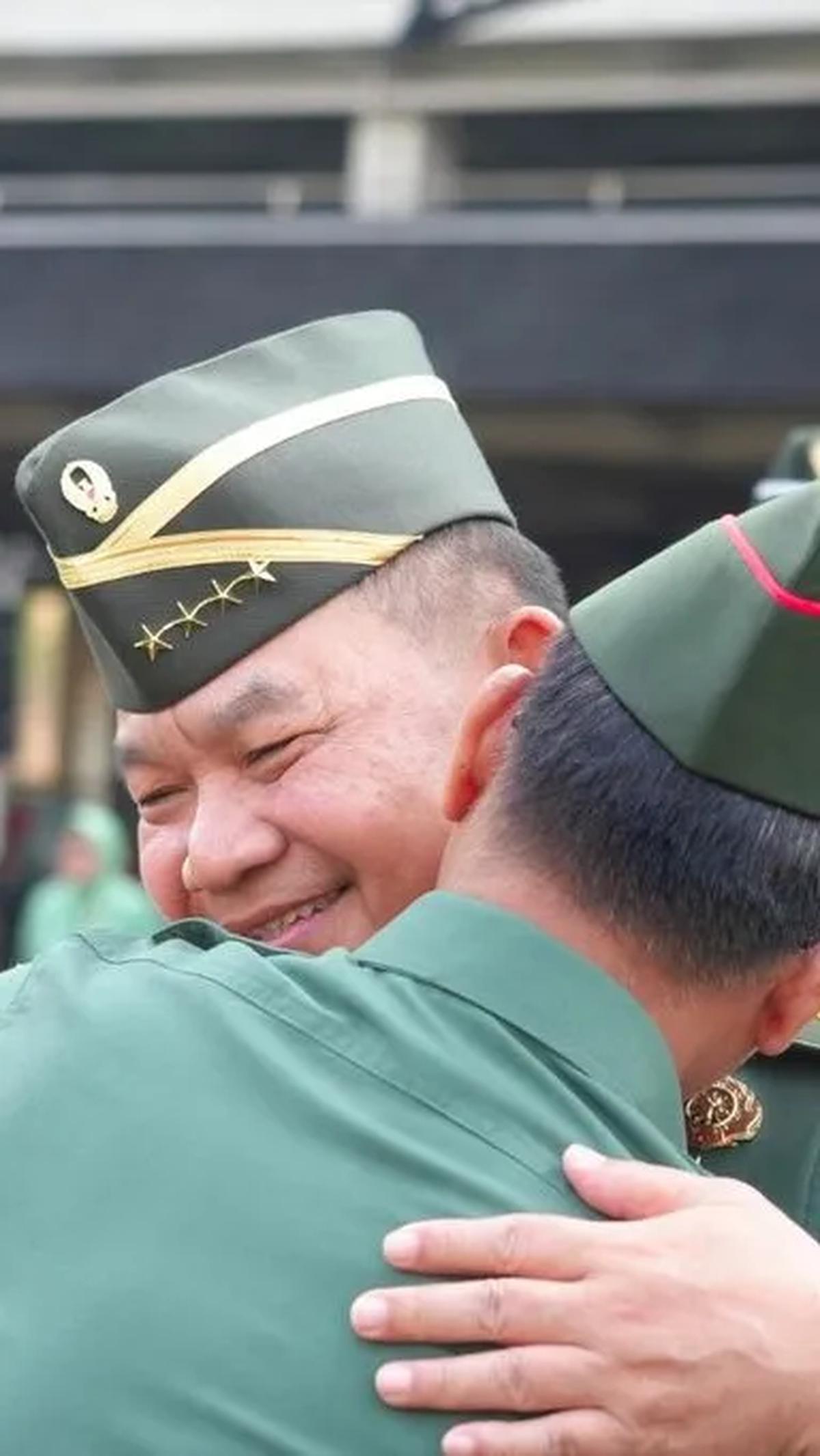 Di hadapan prajurit Mabesad, Dudung menyampaikan ucapan terima kasihnya atas dukungan dan pelaksanaan tugas selama dirinya menjabat sebagai kasad. <br>