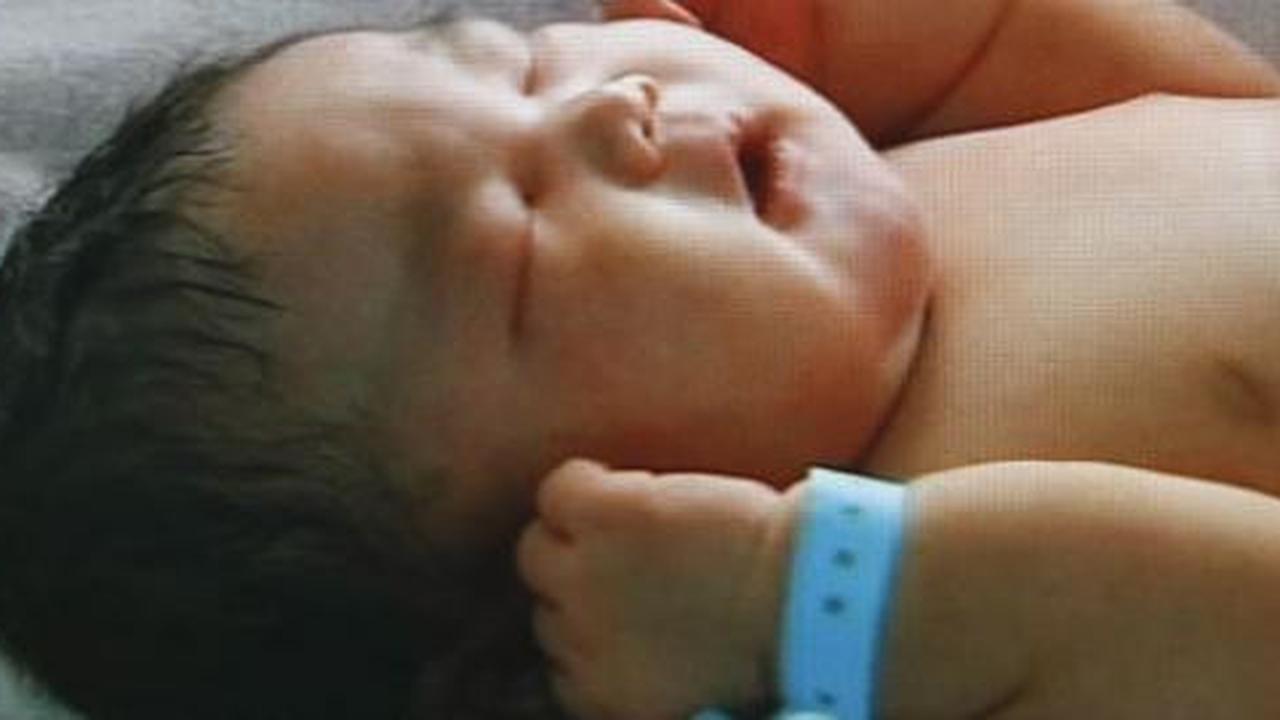 Bayi laki-laki dibuang di teras rumah gegerkan warga Semarang