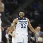 Selebrasi Karl-Anthony Towns saat Timberwolves mengalahkan Hornets di ajang NBA (AP)