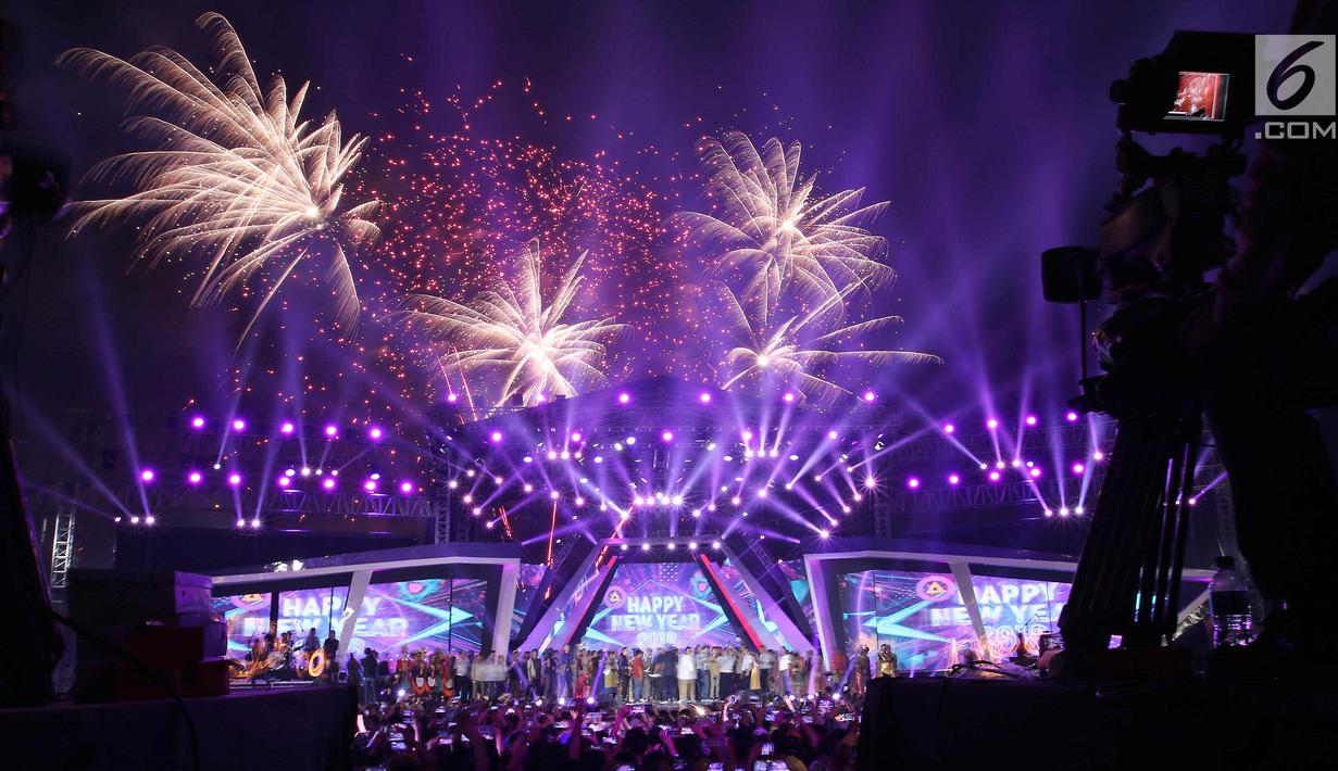 Foto Pesta Kembang Api Ramaikan Konser Gempita 2018