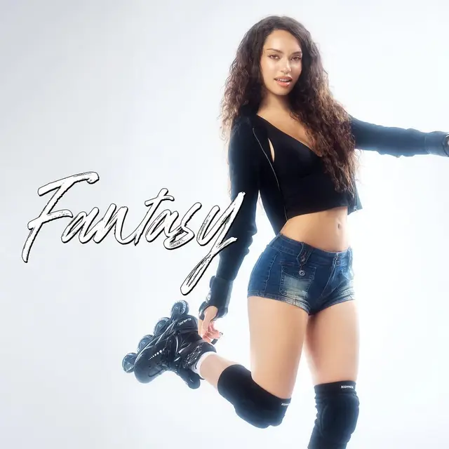 HalloweenGirl Group KATSEYE Tampil Total Jadi Mariah Carey Berbagai Era di Momen Halloween Pertama Mereka