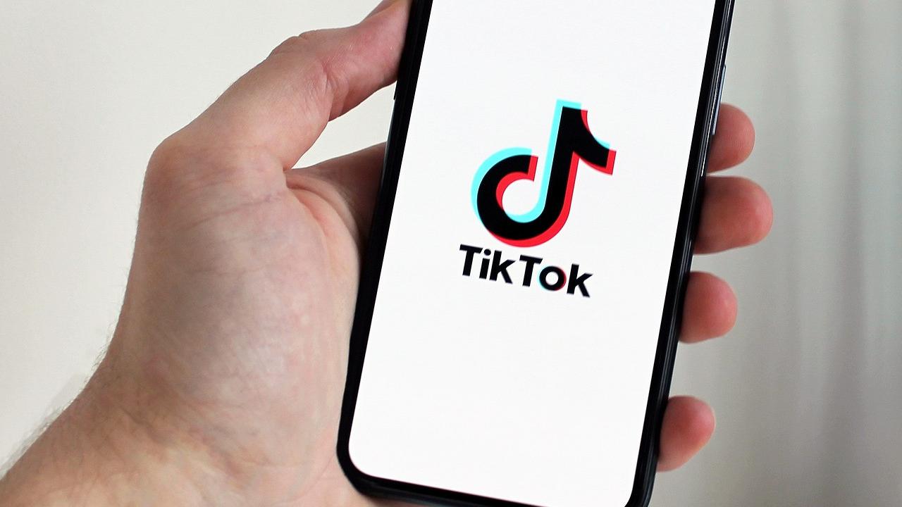ilustrasi media sosial tiktok