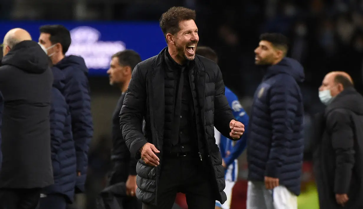 Hasil tersebut membuat Atletico Madrid lolos ke babak 16 besar Liga Champions 2021/2022 dengan titel runner-up Grup B di bawah Liverpool. Diego Simeone dan anak asuhnya berhasil meraih tujuh poin, unggul dua angka dari FC Porto. (AFP/Miguel Riopa)