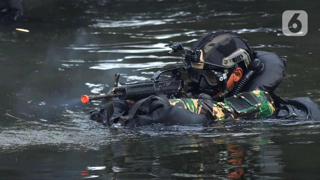 FOTO: Aksi Prajurit Kopaska Saat Latihan Peperangan Laut Khusus