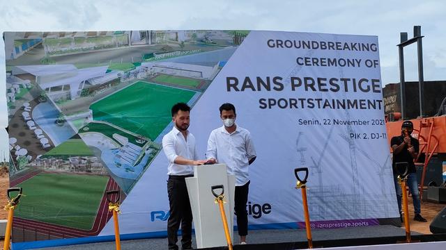 Raffi Ahmad dan Ruddy Salim dalam peletakan batu pertama RANS Sportainmen