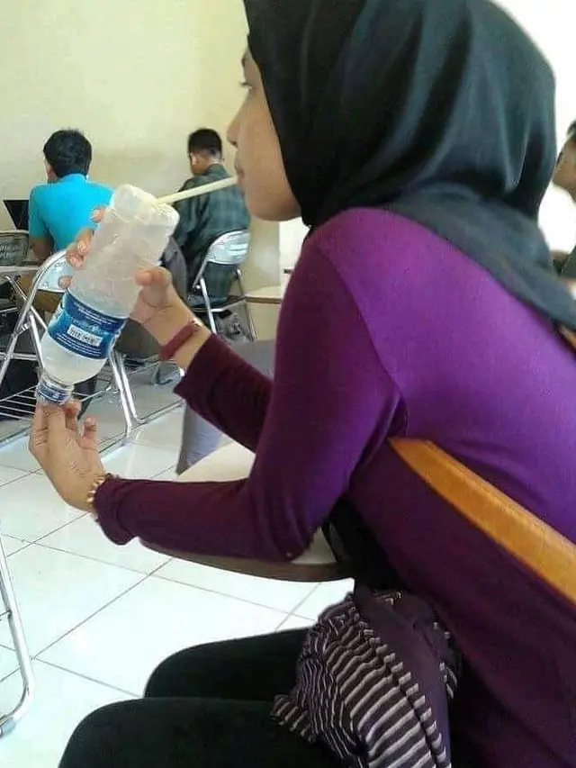 10 Potret Absurd Orang saat Bikin Susah Sendiri Ini Bikin Tepuk Jidat