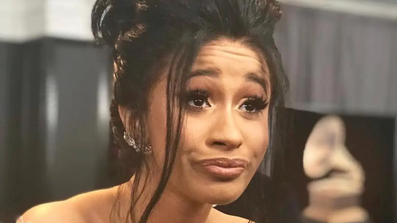 [Bintang] Cardi B