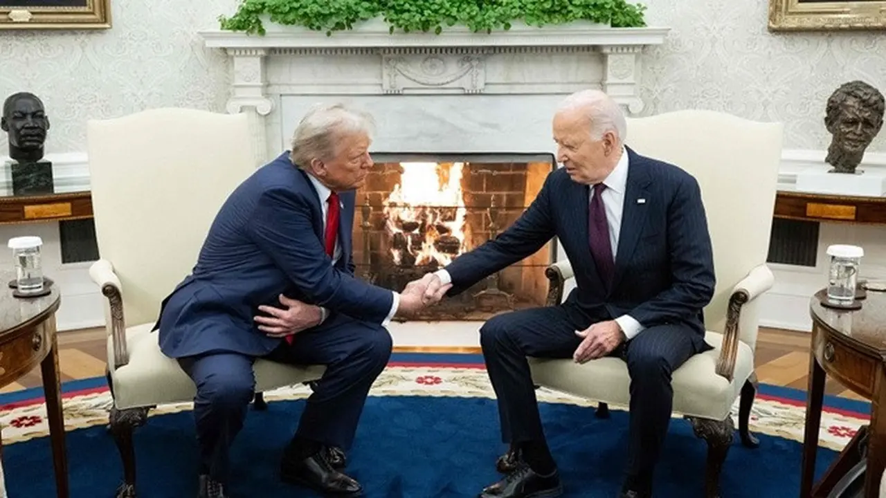 Presiden Amerika Serikat Joe Biden dan Donald Trump bertemu di Gedung Putih pada Rabu (13/11/2024), sebuah tradisi untuk memastikan transisi pemerintahan berjalan mulus pasca pemilu presiden.