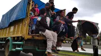 Pengungsi korban terdampak gempa Pasaman Barat mengungsi ke kantor bupati. (Liputan6.com/ Novia Harlina)