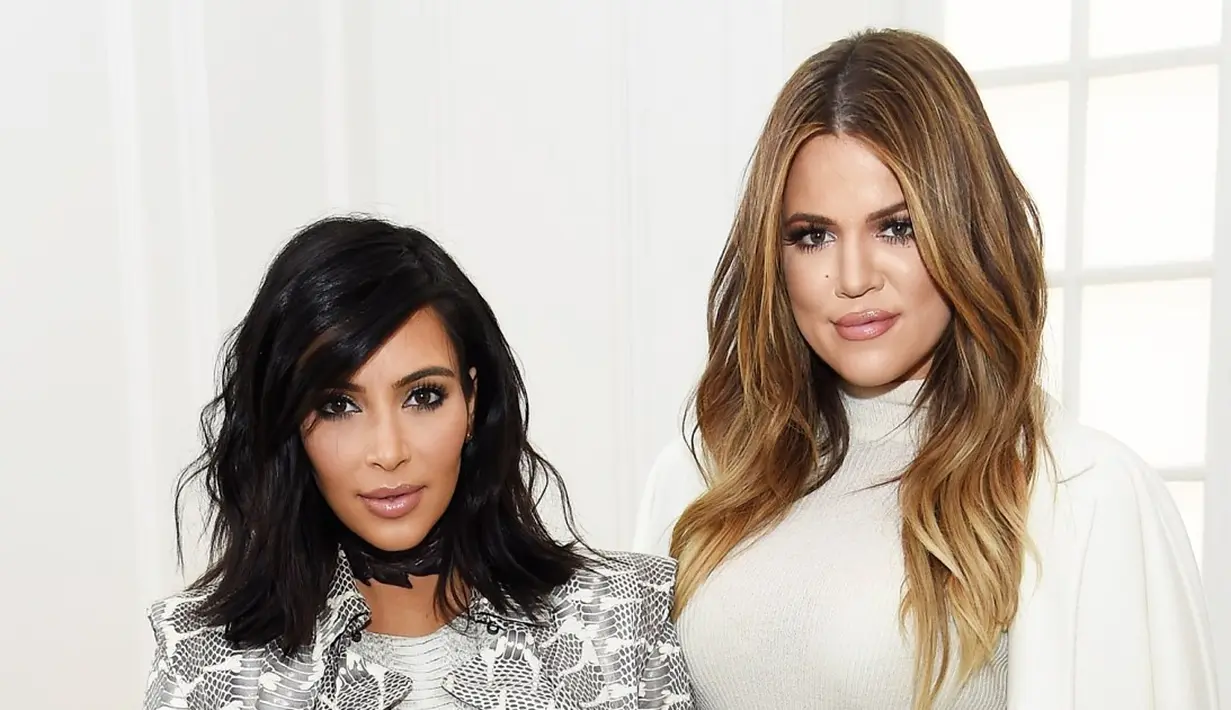 Tak lupa, Kim pun menyematkan rasa cinta untuk menjukkan perasaannya pada Khloe Kardashian. (Us Weekly)