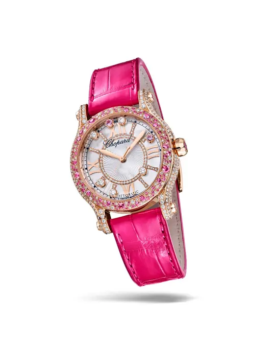 Koleksi baru ini akan tersedia secara eksklusif di butik Chopard mulai 20 Maret, sebagai bentuk penghormatan terhadap hari yang didedikasikan untuk merayakan energi positif dan kebahagiaan. [Dok/Chopard].