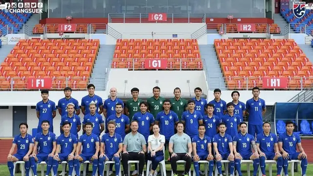 Madam Pang Bersama dengan Timnas Thailand