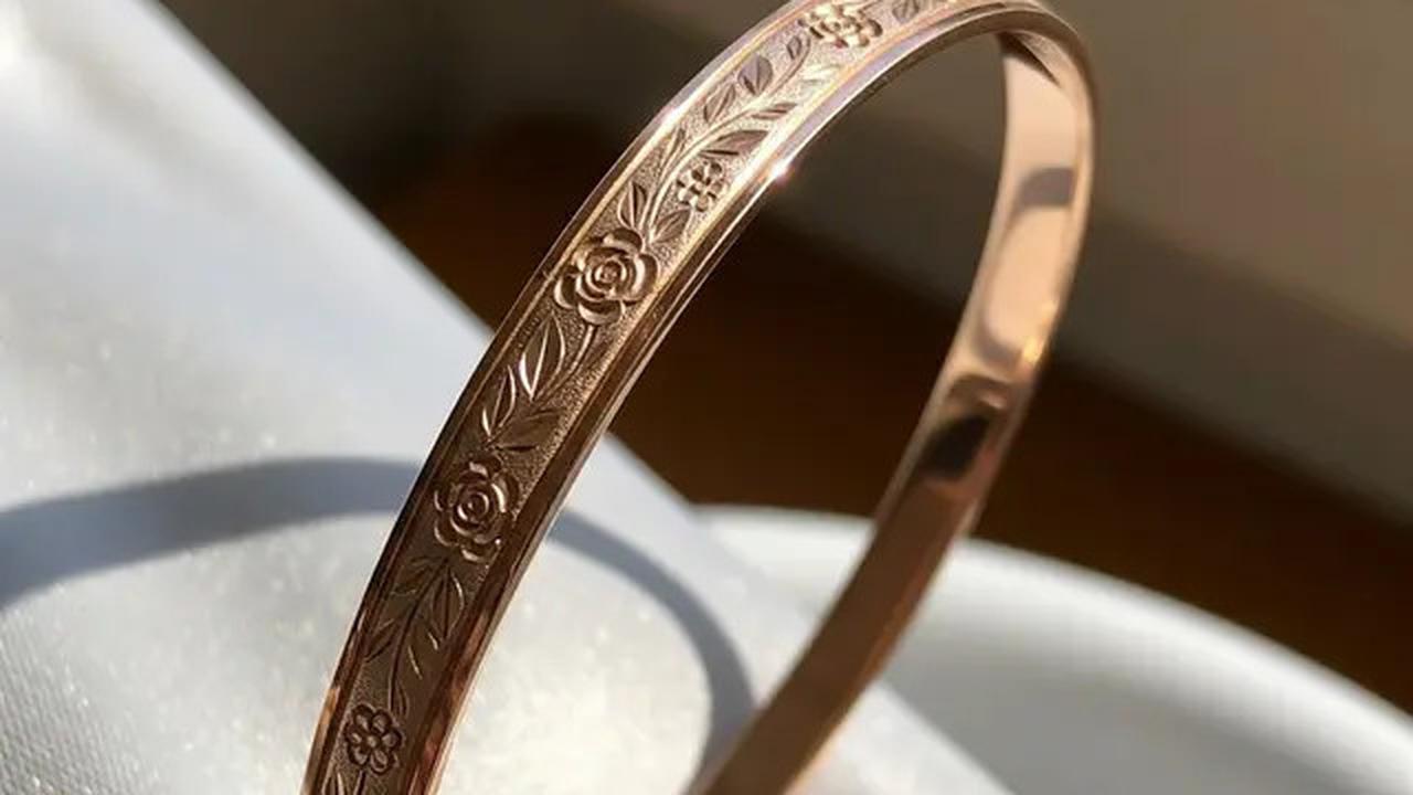 7 Model Gelang Bangle Tipis dengan Aksen Bunga, Sentuhan Klasik yang Tetap Kekinian