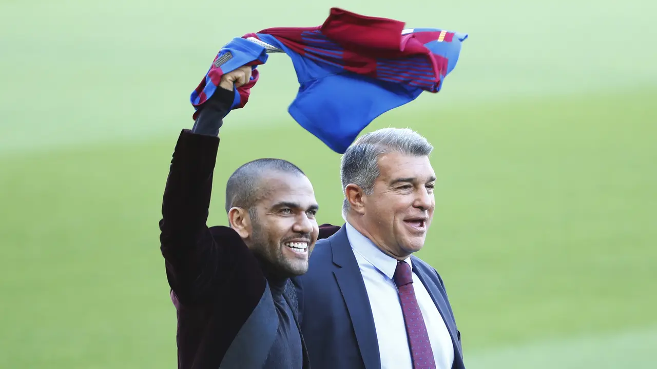 Foto: 5 Legenda Barcelona yang Bisa Saja Kembali ke Camp Nou setelah Xavi Hernandez dan Dani Alves