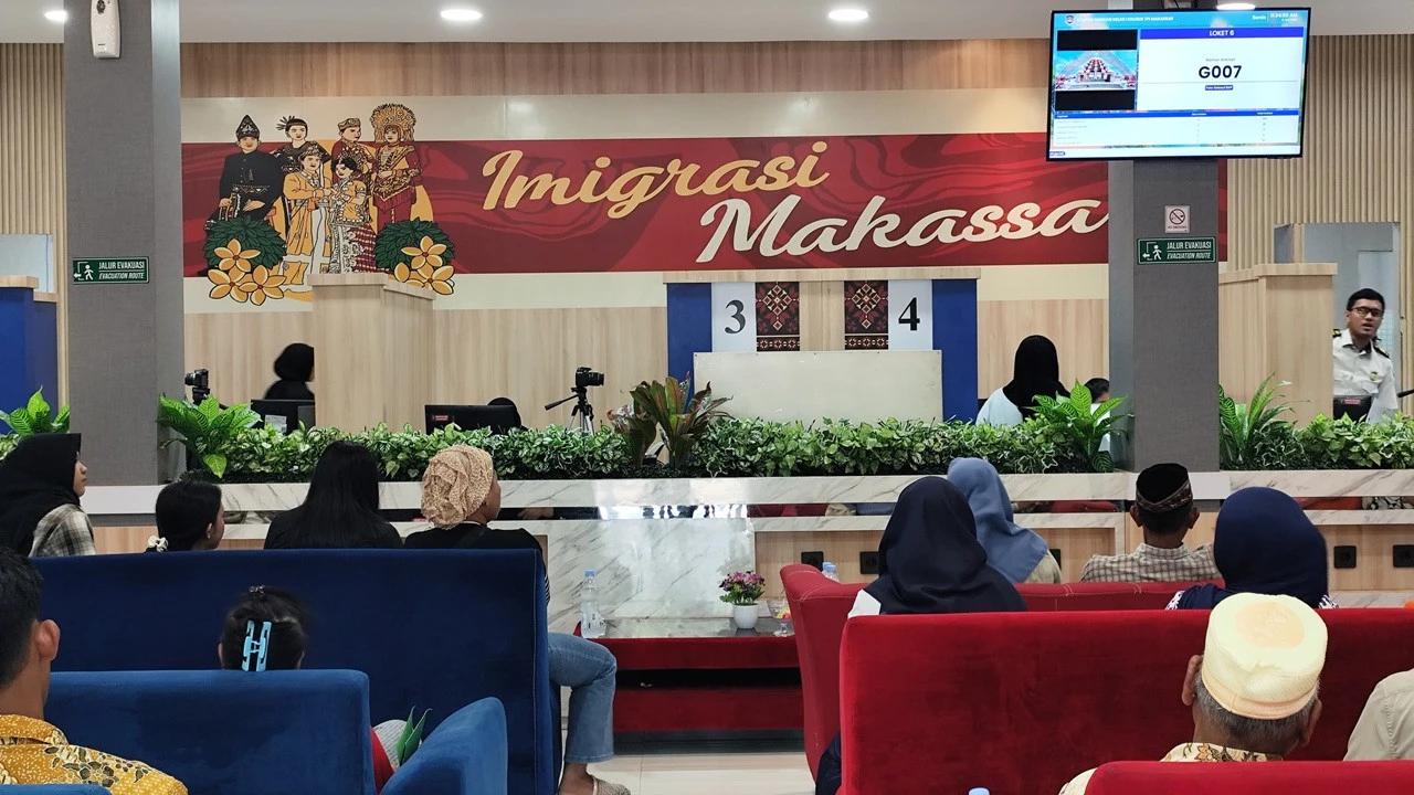Kurs Dolar Sentuh Rp18.195, Imigrasi Makassar Catat 4.420 Warga Urus Paspor