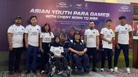 Atlet Asian Youth Para Games 2025 bersama NPC dan PT Chery Sales Indonesia di Hotel Kusuma Sahid, Solo, Sabtu (6-12-2025) jelang keberangkatan ke Dubai. (Bola.com/Aning Jati)