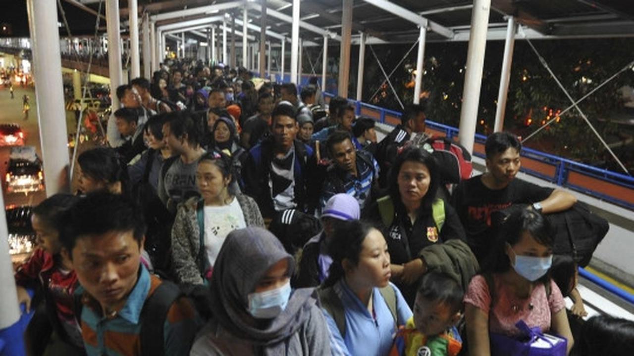 Ribuan pemudik padati Pelabuhan Merak